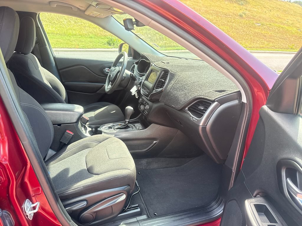 Used 2021 Jeep Cherokee Latitude FWD image 29