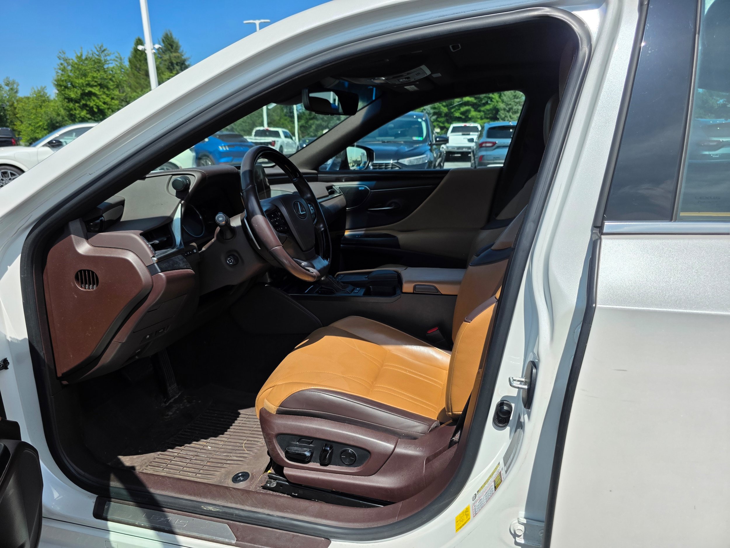 Used 2021 Lexus ES 300h w/ Accessory Package FWD image 20