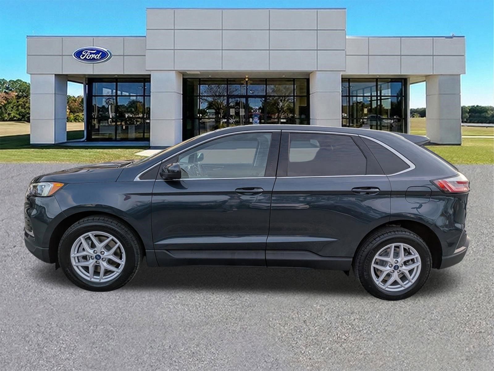 Certified 2022 Ford Edge SEL w/ Convenience Package image 2