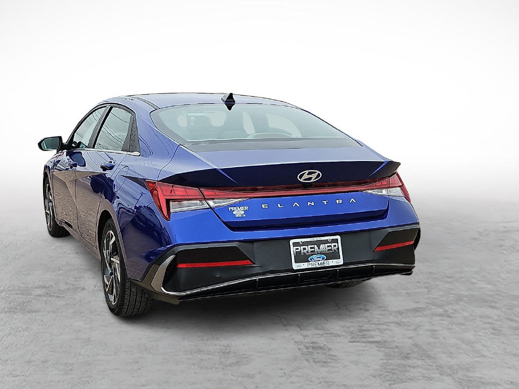 Used 2025 Hyundai Elantra SEL FWD image 8