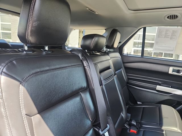 Certified 2022 Ford Explorer XLT w/ Equipment Group 202A AWD/4WD image 30