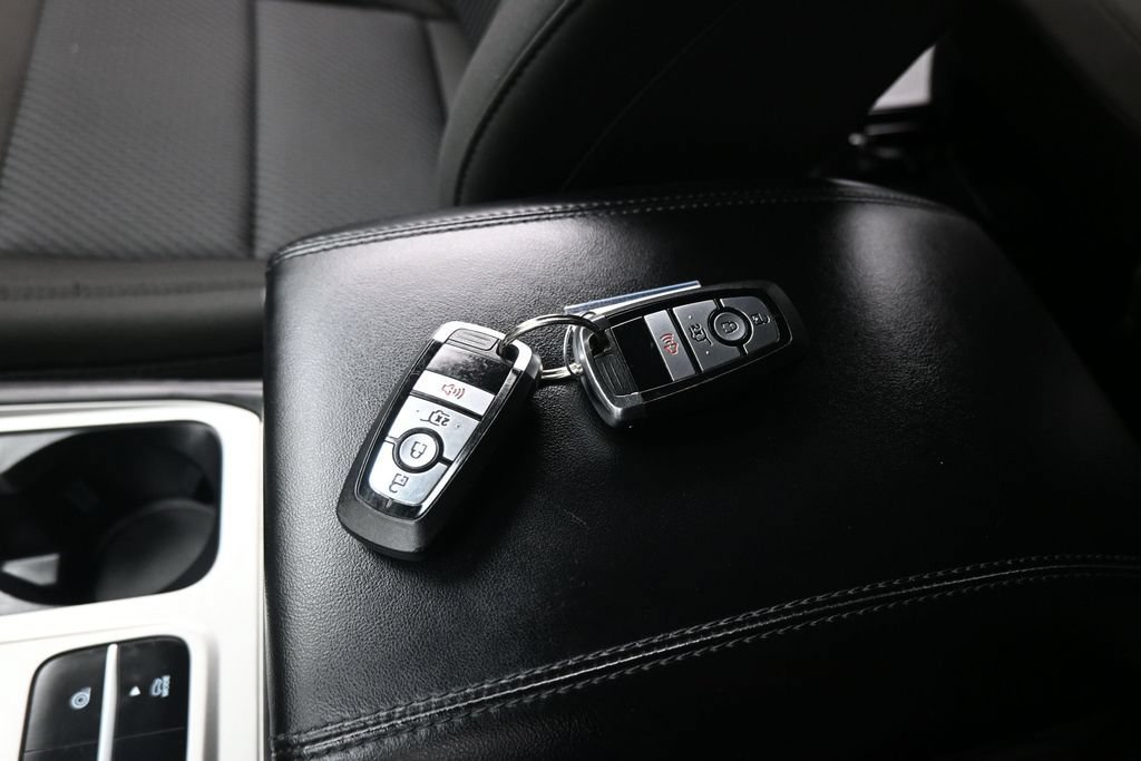 Certified 2023 Ford Explorer XLT RWD image 16