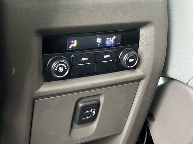 Used 2019 Chevrolet Traverse LT FWD image 19