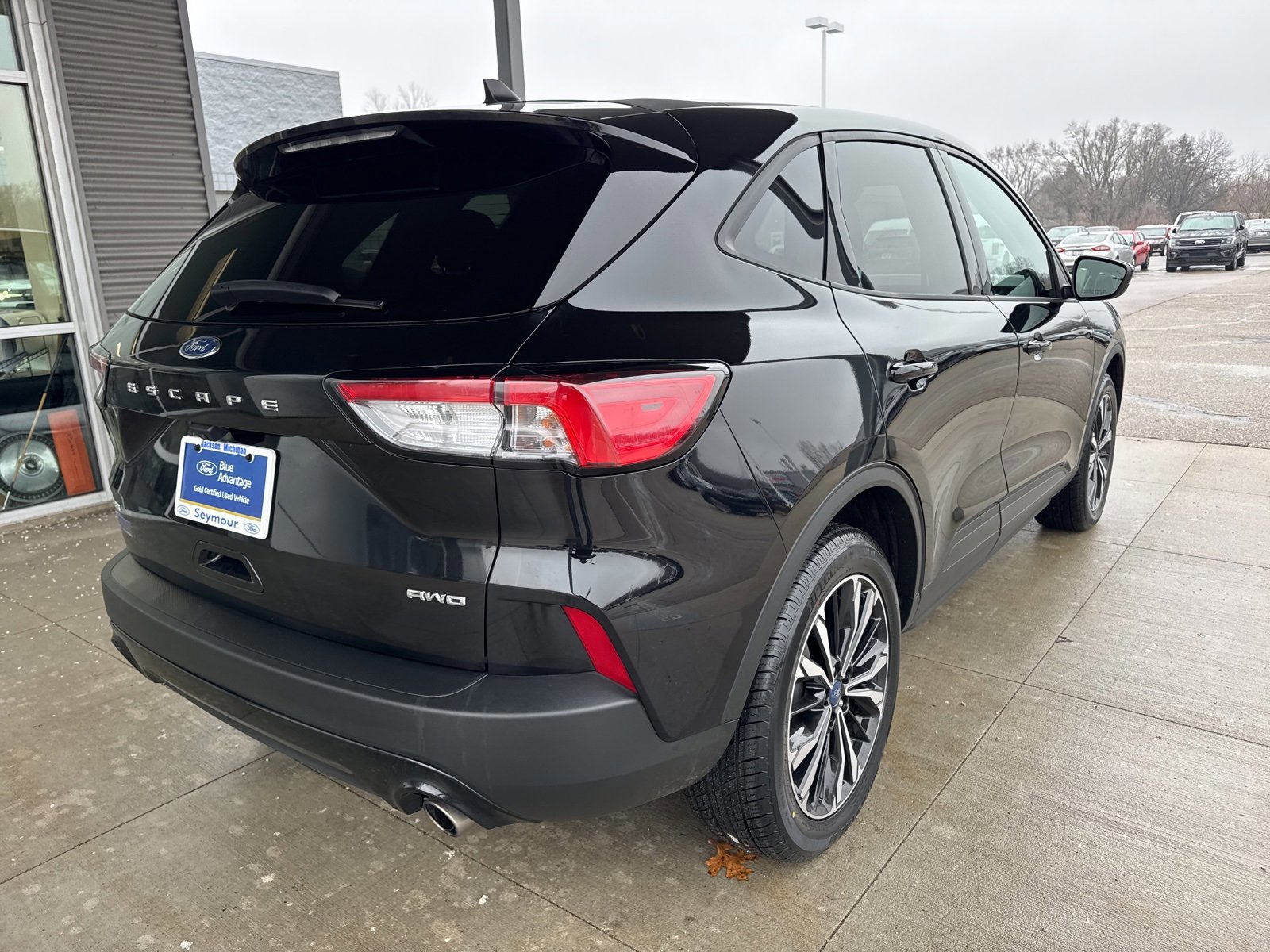 Certified 2022 Ford Escape SE w/ SE Sport Appearance Package image 5