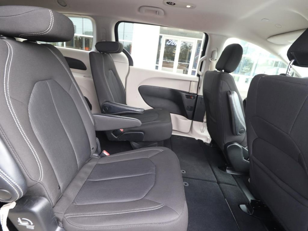 Used 2022 Chrysler Voyager LX FWD image 21