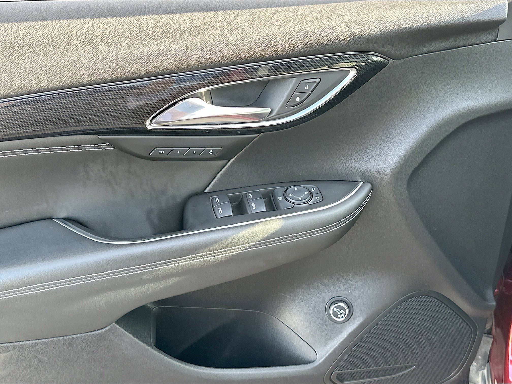 Used 2022 Buick Envision Essence w/ Safety Package image 17