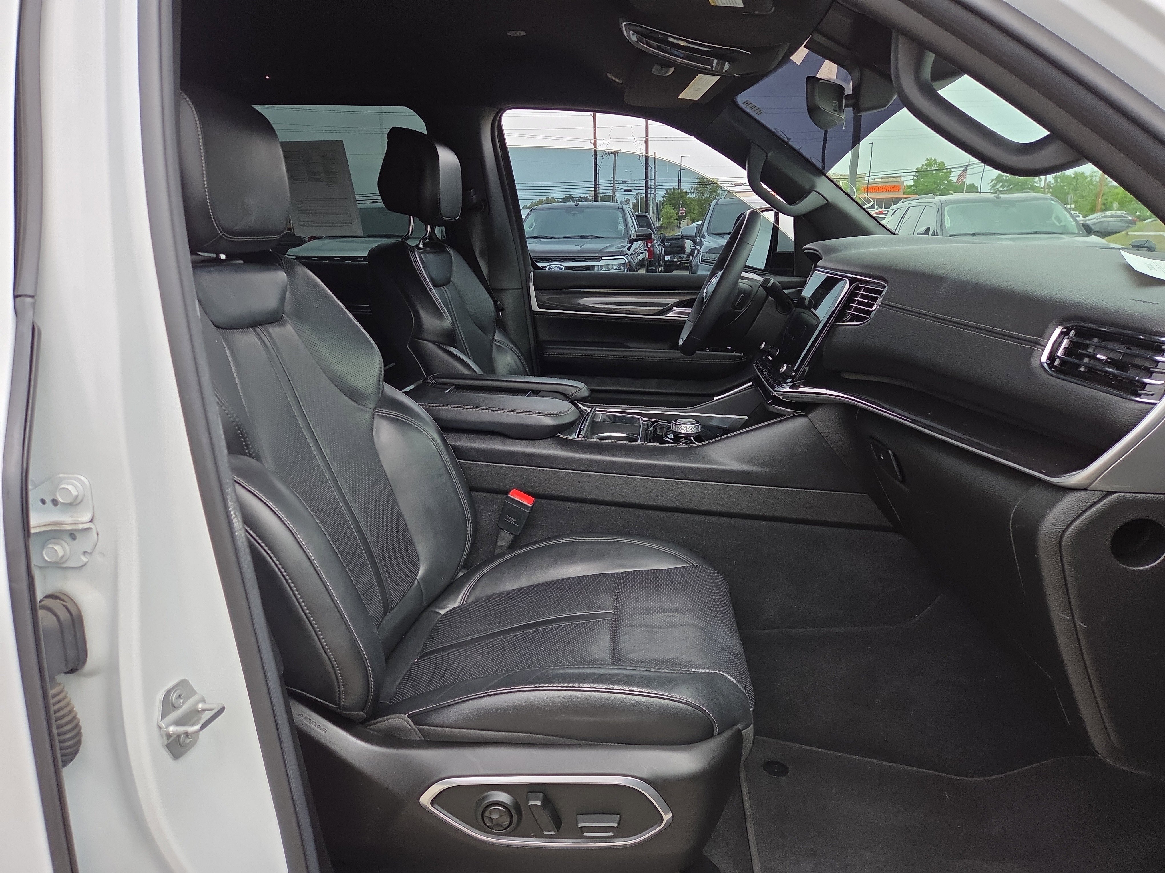 Used 2022 Jeep Wagoneer Series I RWD image 17