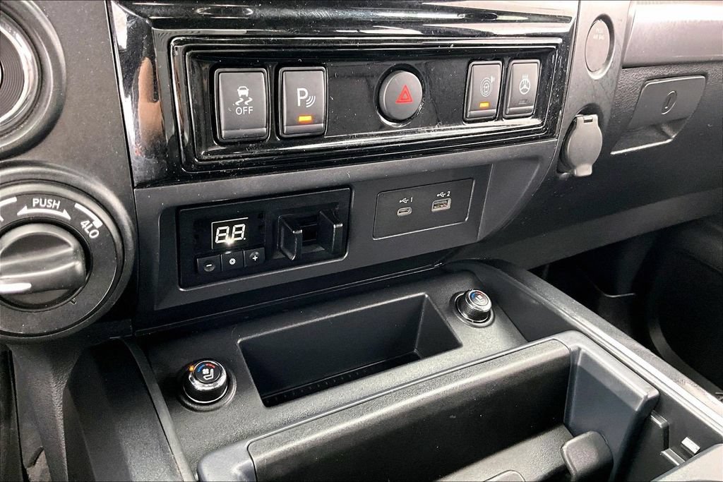 Used 2021 Nissan Titan PRO-4X w/ Pro-4x Convenience Package AWD/4WD image 33