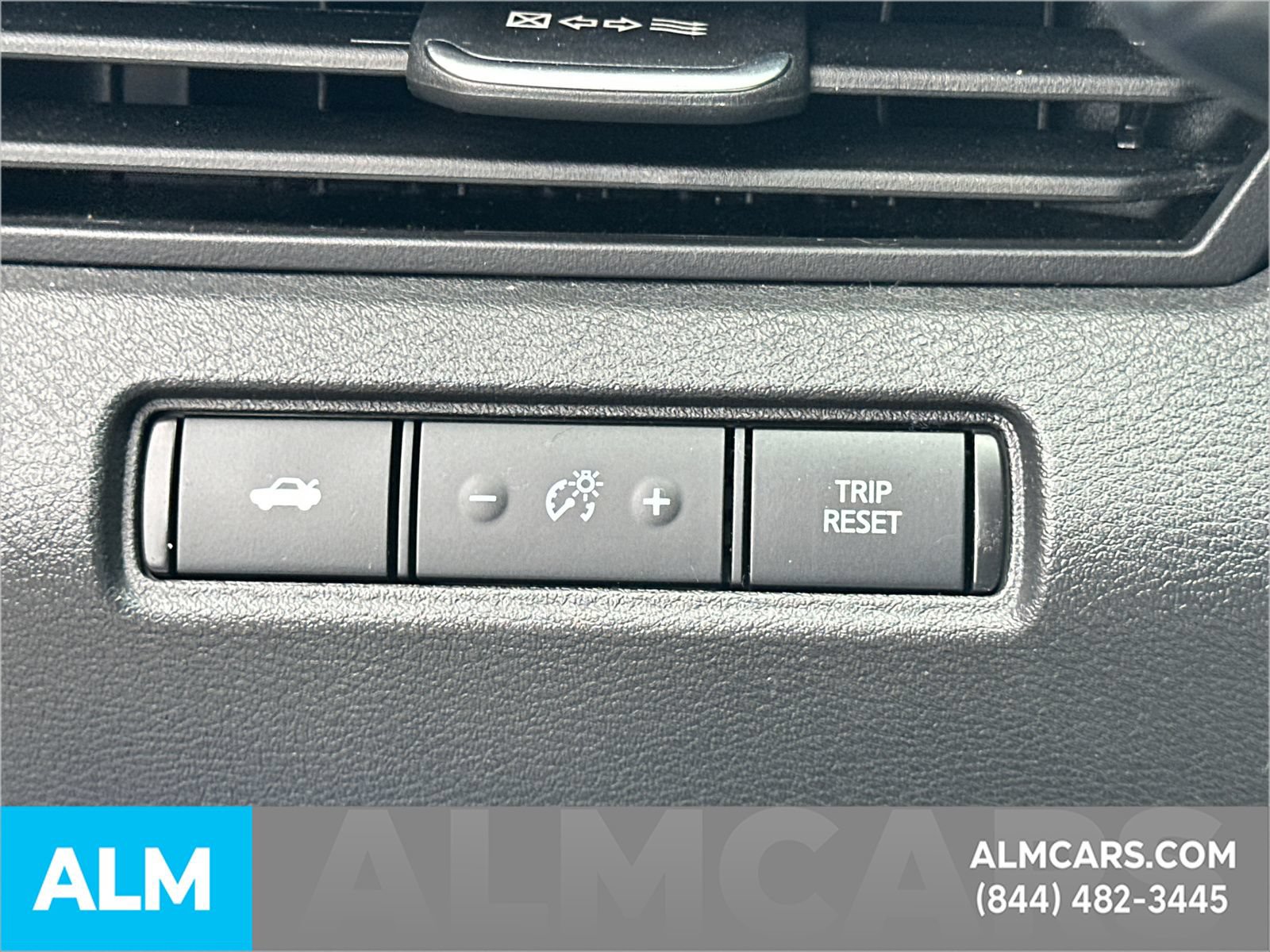 Used 2025 Nissan Altima 2.5 SR FWD image 36