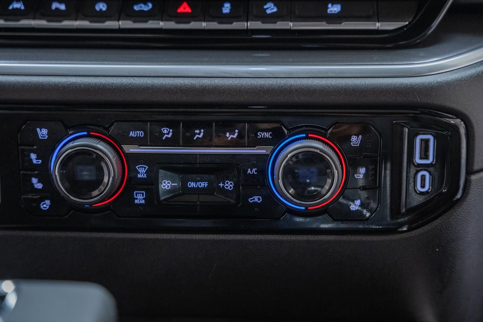 Used 2026 Chevrolet Silverado 1500 High Country w/ Midnight Edition image 35