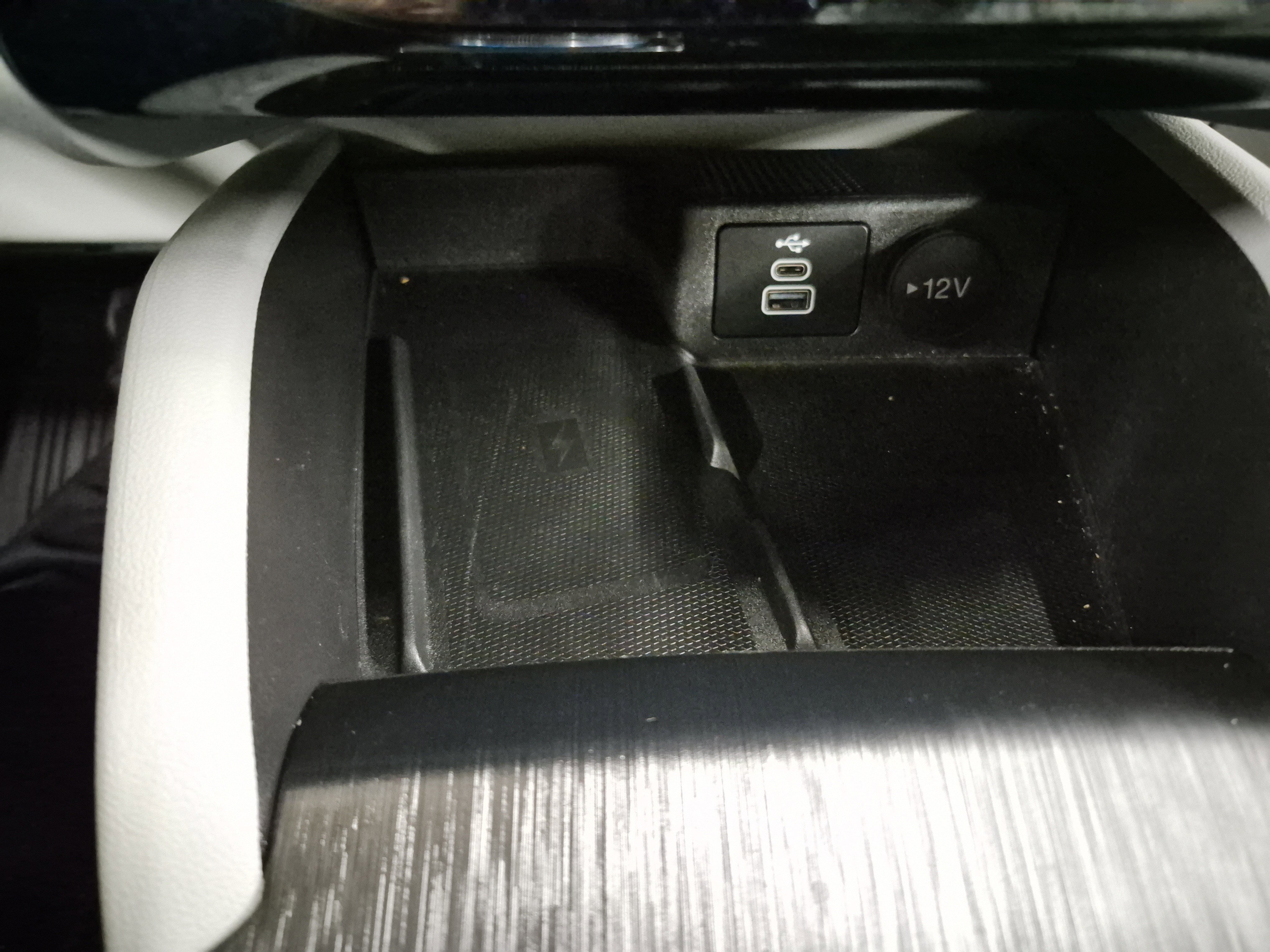 Certified 2025 Ford Escape SE w/ PHEV Premium Package image 31