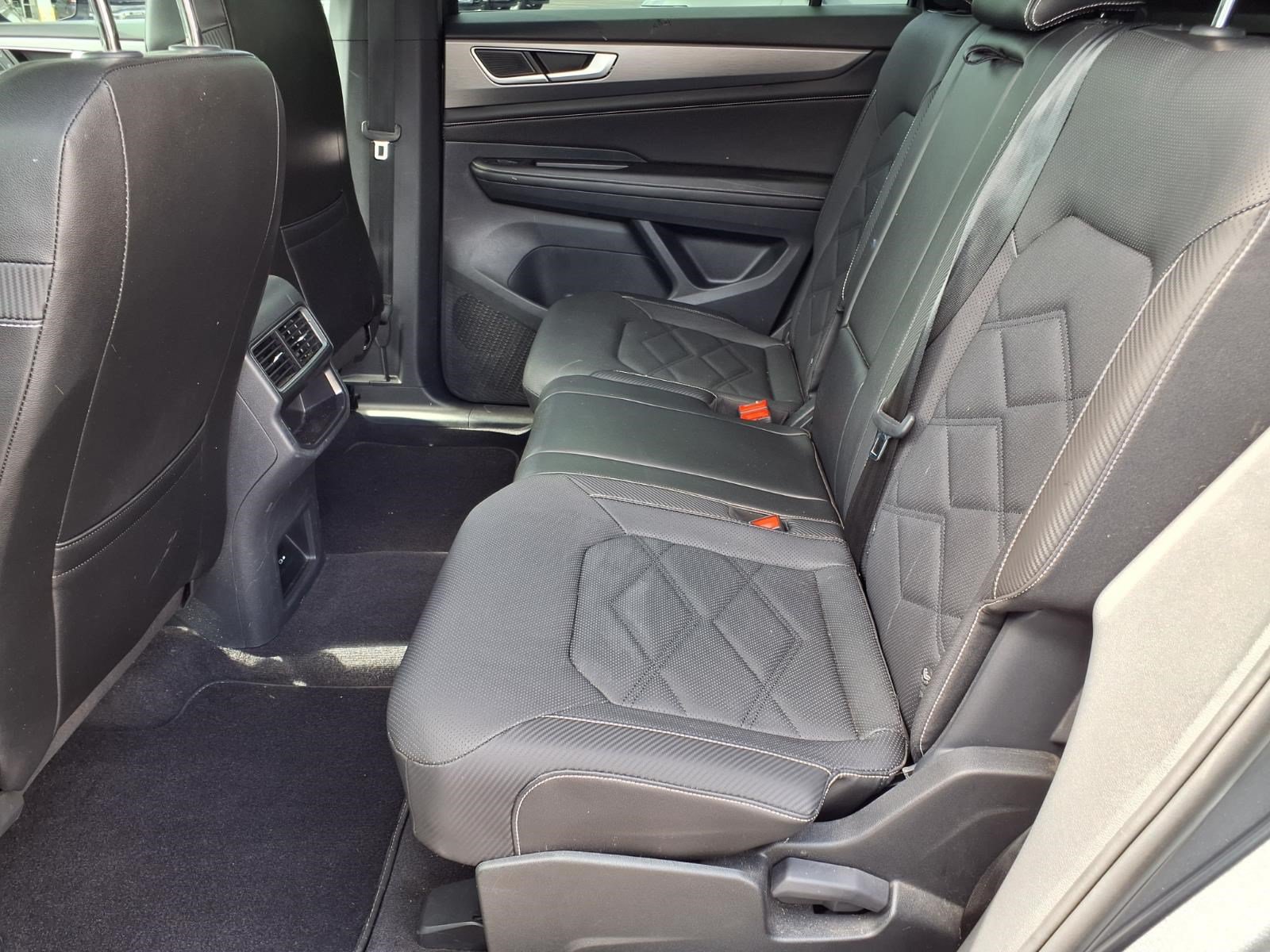 Used 2024 Volkswagen Atlas Cross Sport SE FWD image 11