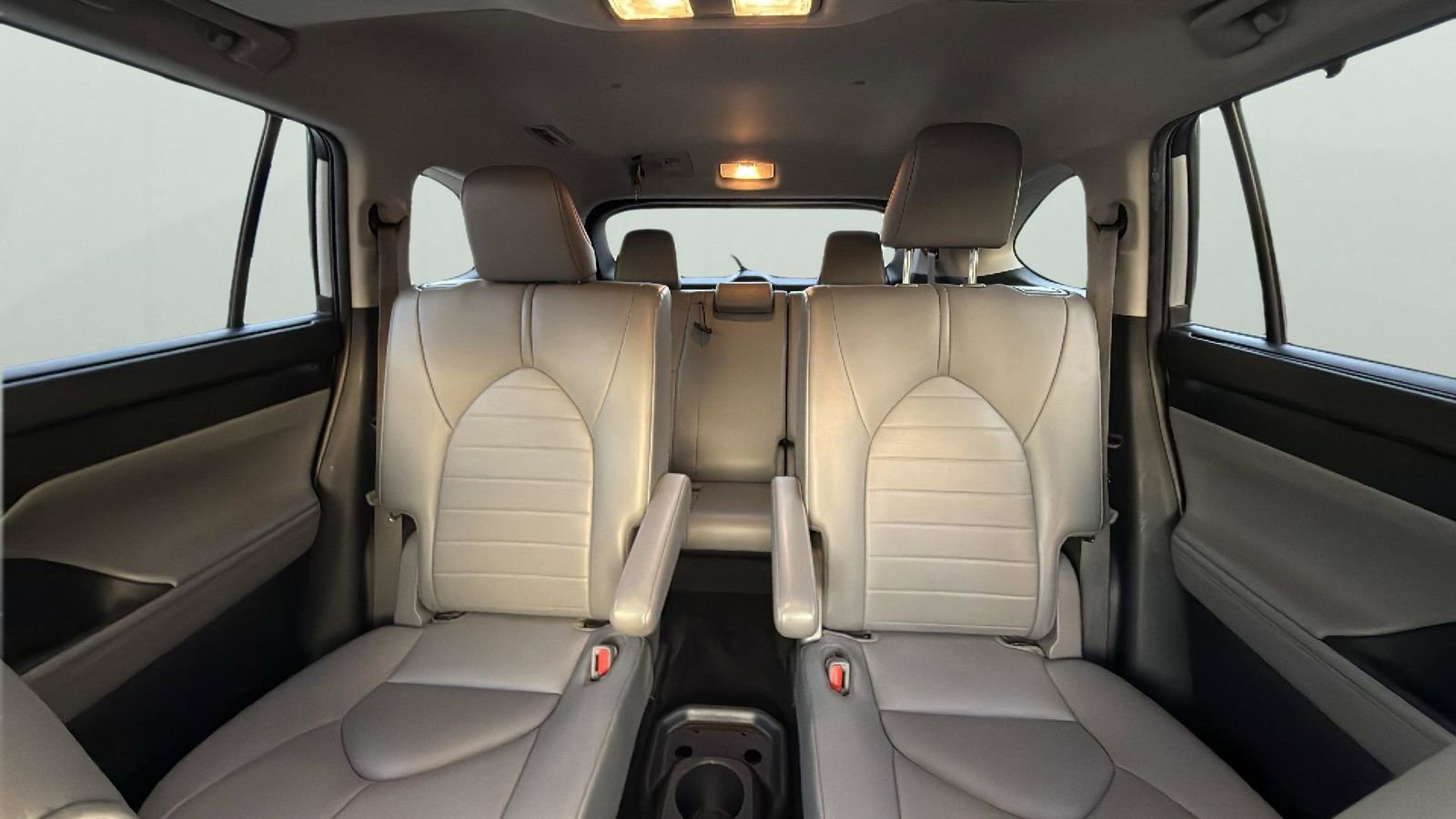 Used 2021 Toyota Highlander XLE image 24