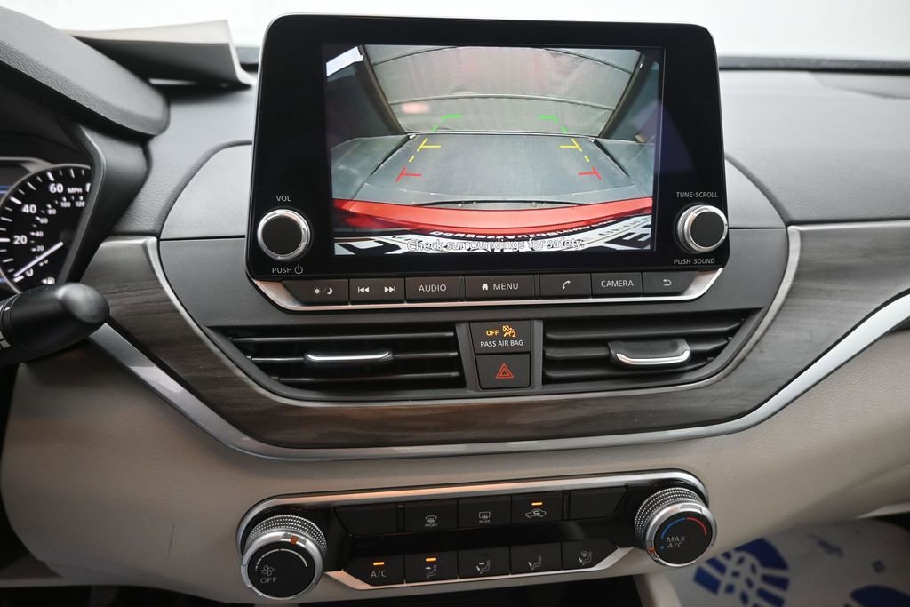 Used 2025 Nissan Altima 2.5 SV FWD image 4