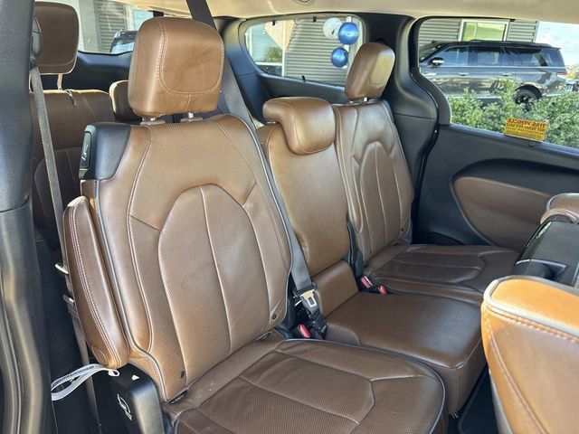 Used 2018 Chrysler Pacifica Limited image 10