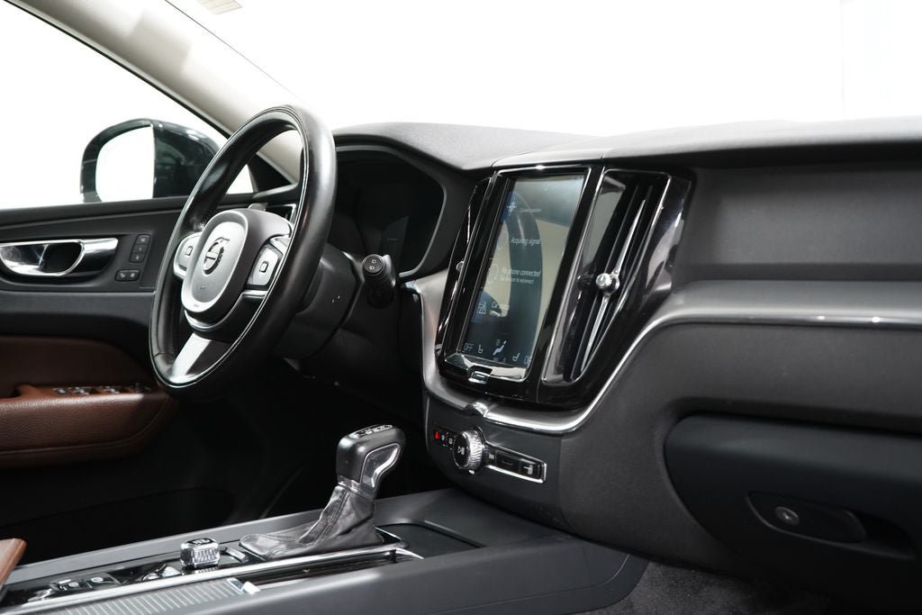 Used 2019 Volvo XC60 T5 Momentum w/ Premium Package AWD/4WD image 32