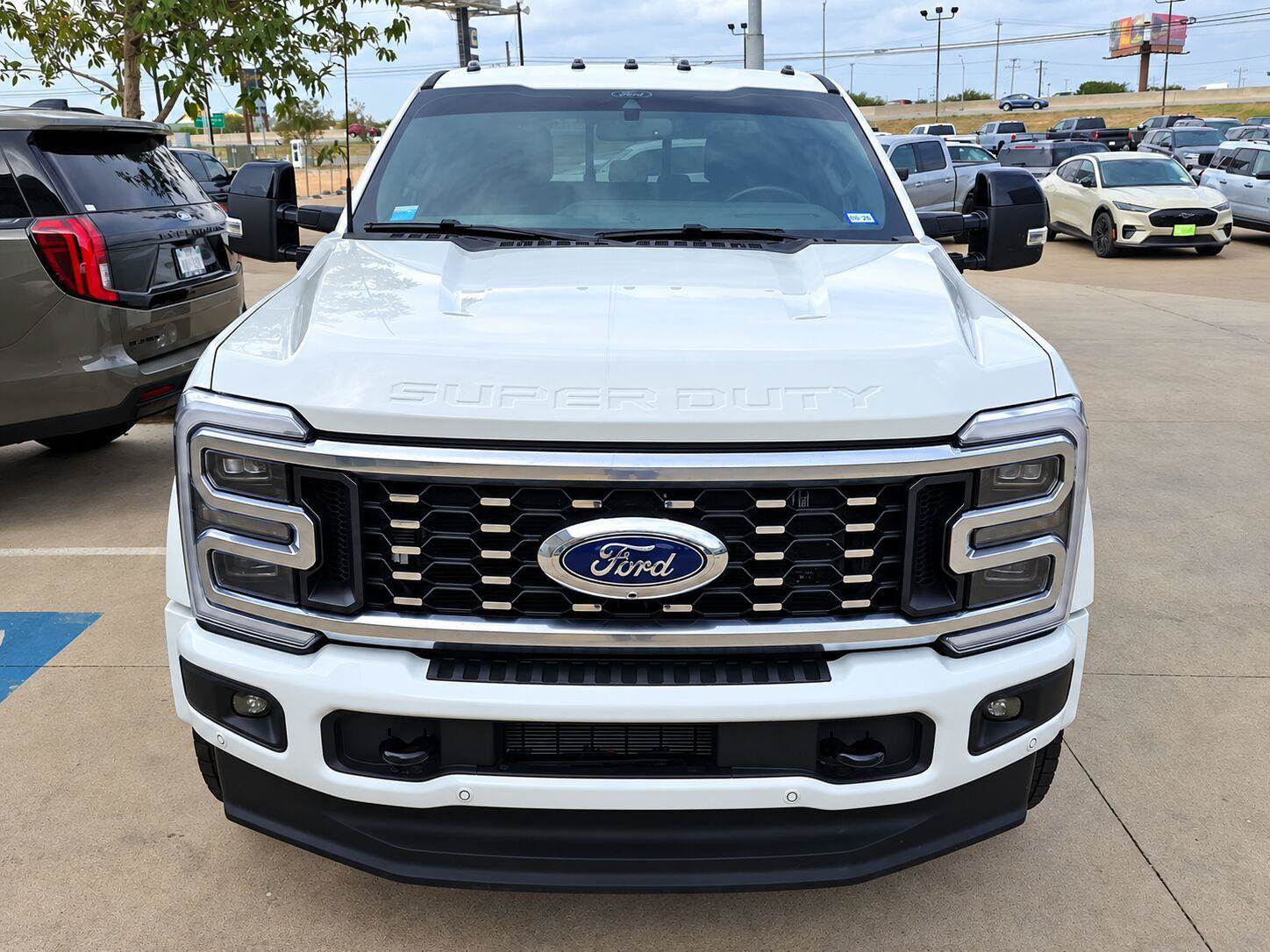 Certified 2025 Ford F450 Platinum w/ FX4 Off-Road Package AWD/4WD image 5