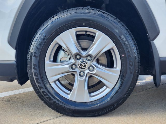 Used 2025 Toyota RAV4 LE AWD/4WD image 10