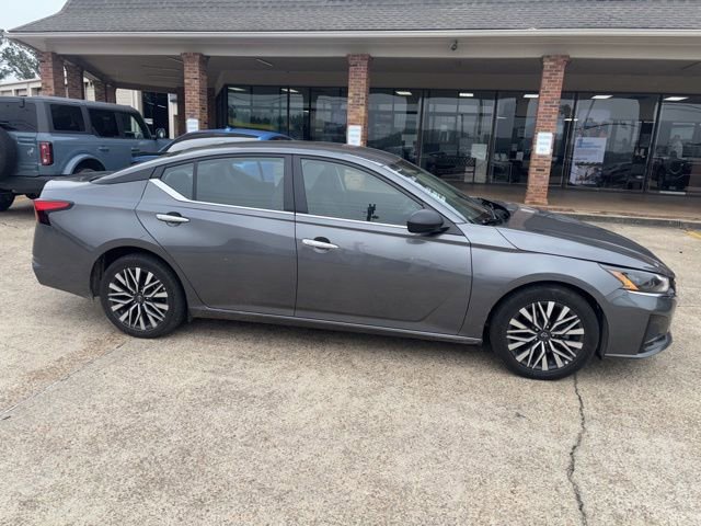 Used 2024 Nissan Altima 2.5 SV FWD image 6