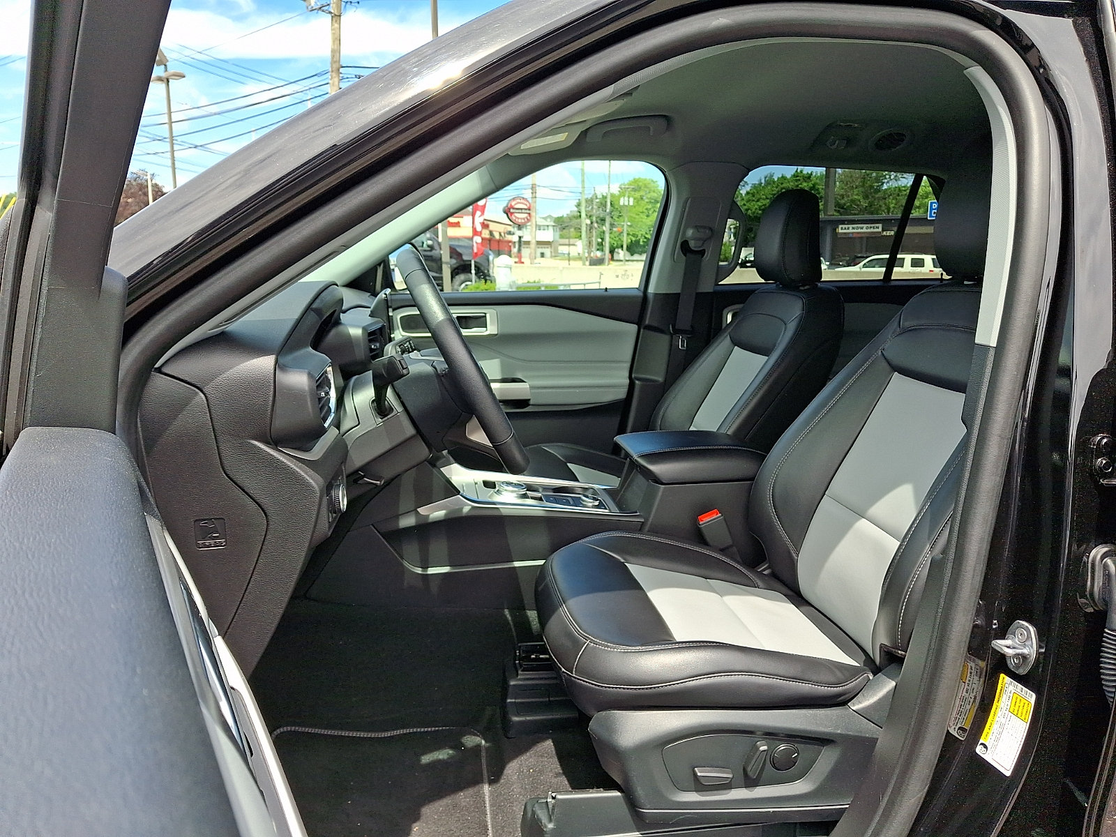 Certified 2023 Ford Explorer XLT w/ Equipment Group 202A AWD/4WD image 14