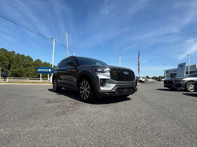 Certified 2025 Ford Explorer ST-Line AWD/4WD image 9