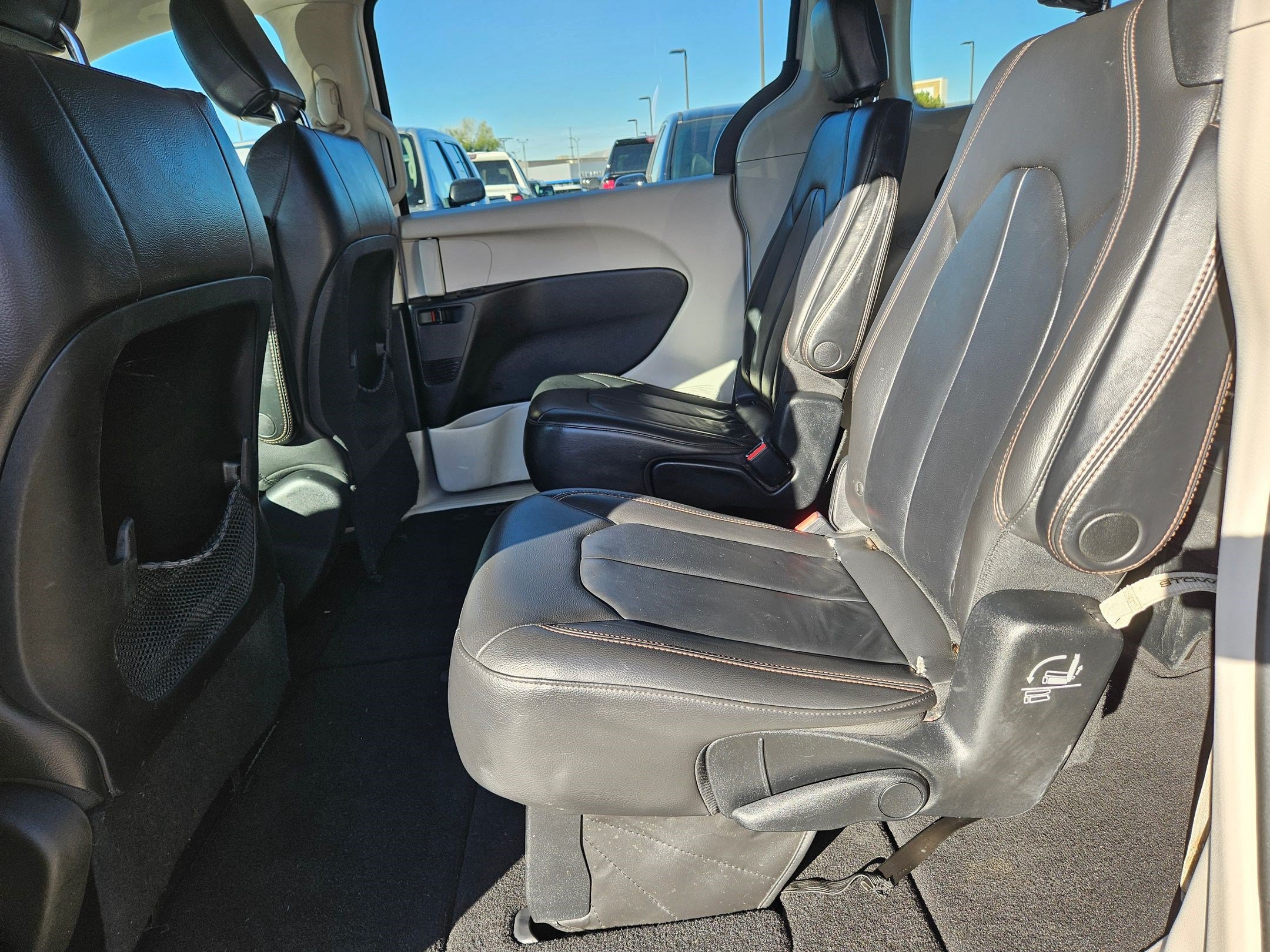 Used 2017 Chrysler Pacifica Touring-L FWD image 29