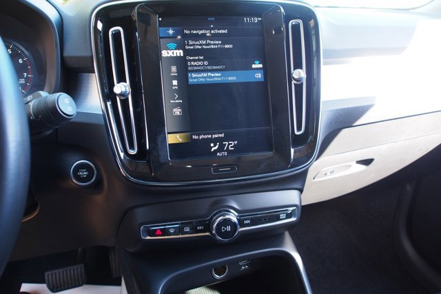 Used 2020 Volvo XC40 T4 Momentum image 25