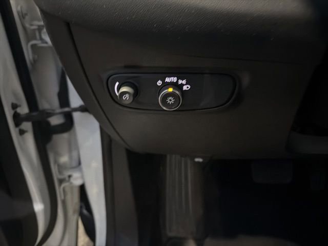 Used 2018 Chevrolet Equinox LT image 23