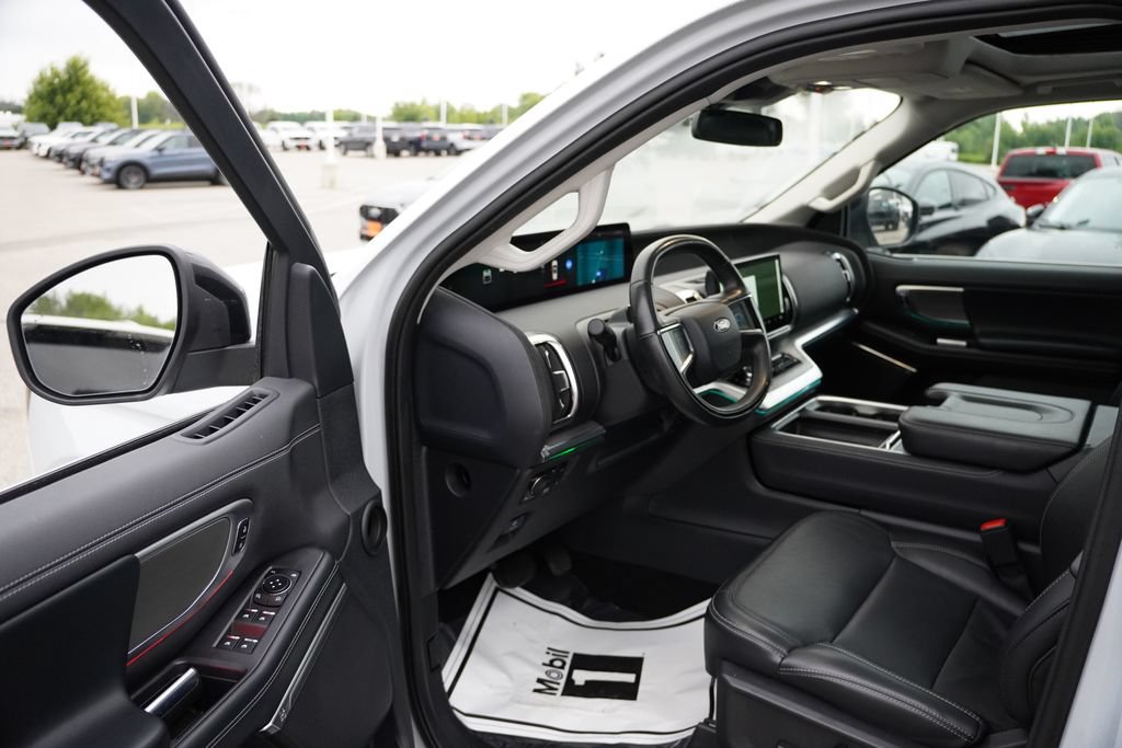 Certified 2025 Ford Expedition Max Platinum AWD/4WD image 15