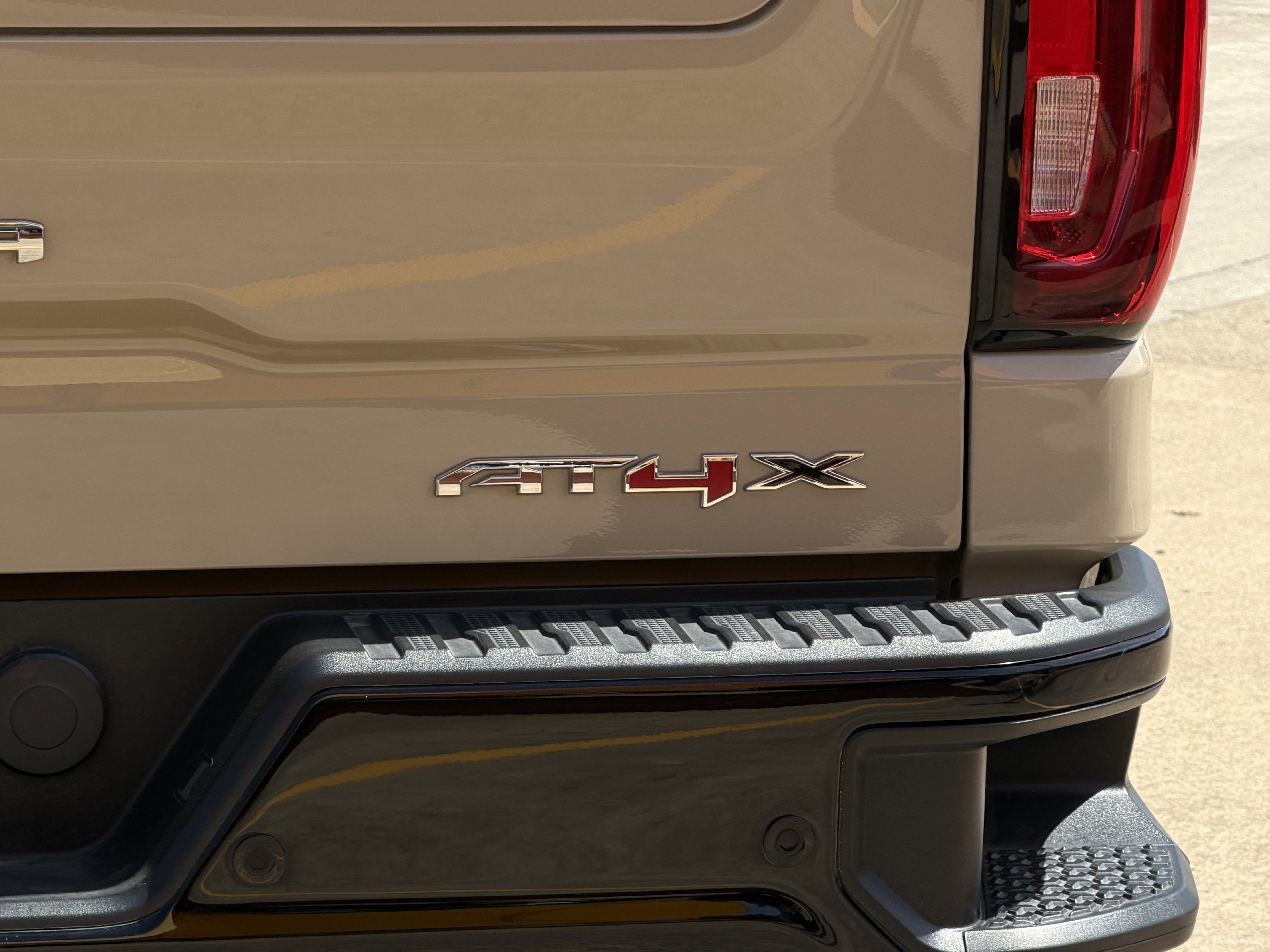 Used 2023 GMC Sierra 1500 AT4X AWD/4WD image 9