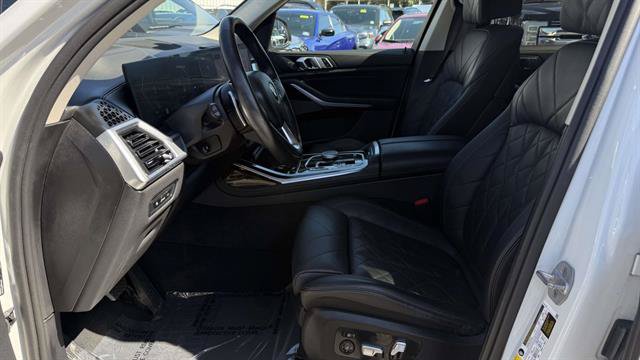 Used 2024 BMW X7 xDrive40i w/ Premium Package AWD/4WD image 10