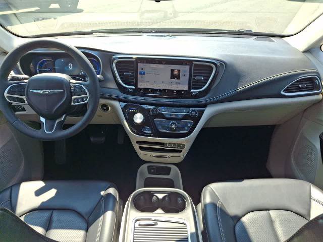 Used 2023 Chrysler Pacifica Touring-L FWD image 10