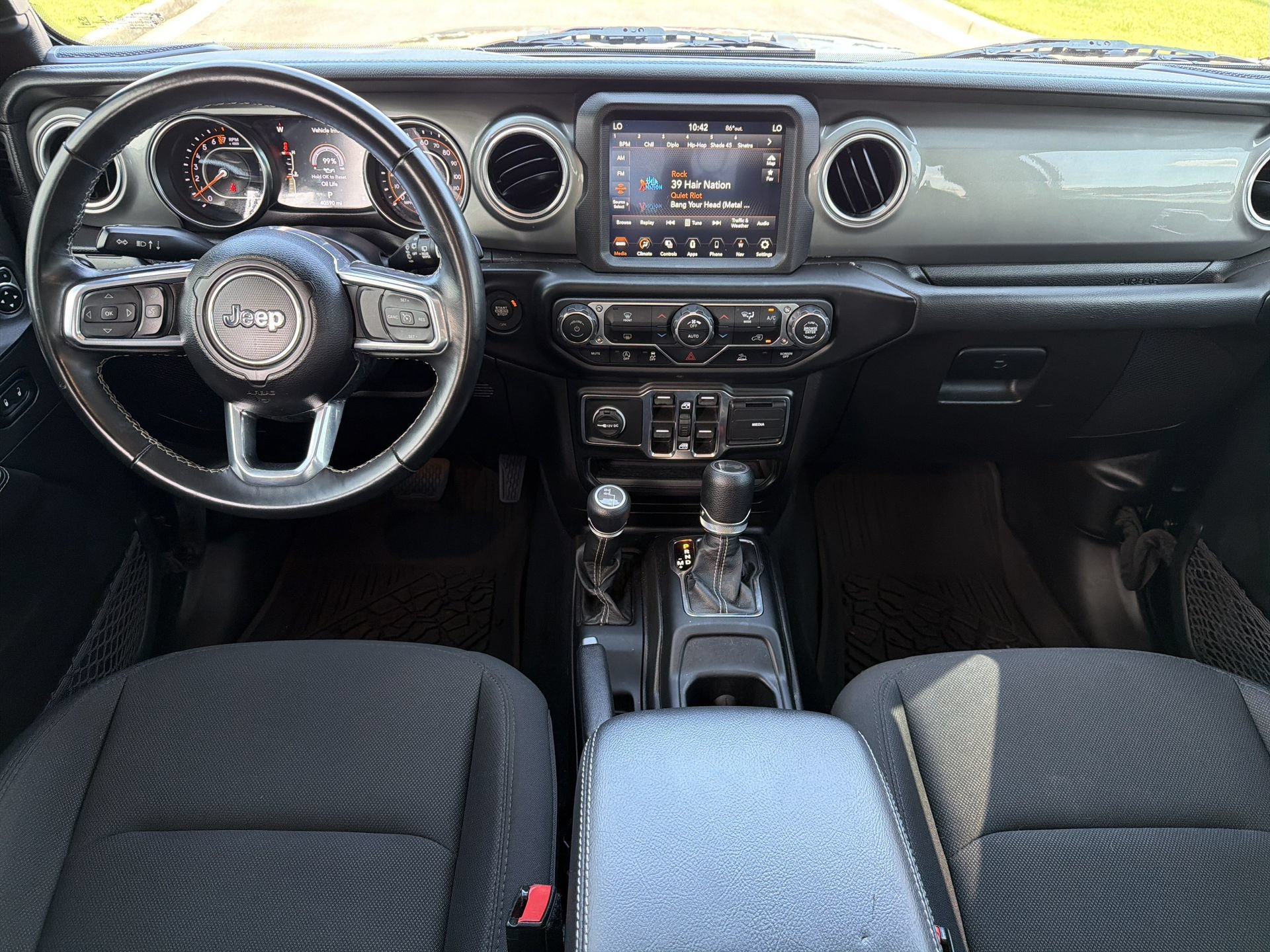 Used 2022 Jeep Wrangler Unlimited Sahara AWD/4WD image 2