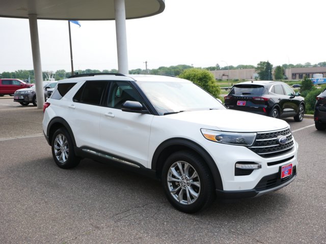 Certified 2023 Ford Explorer XLT w/ Equipment Group 202A AWD/4WD image 3