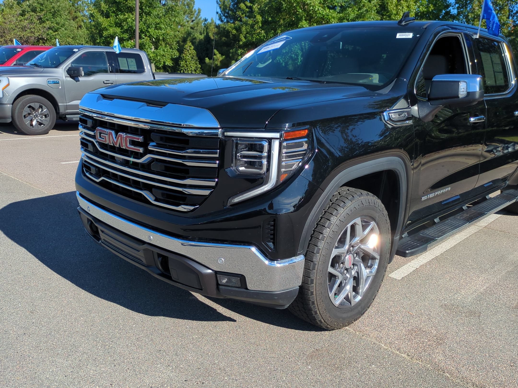 Used 2025 GMC Sierra 1500 SLT w/ SLT Premium Plus Package AWD/4WD image 10