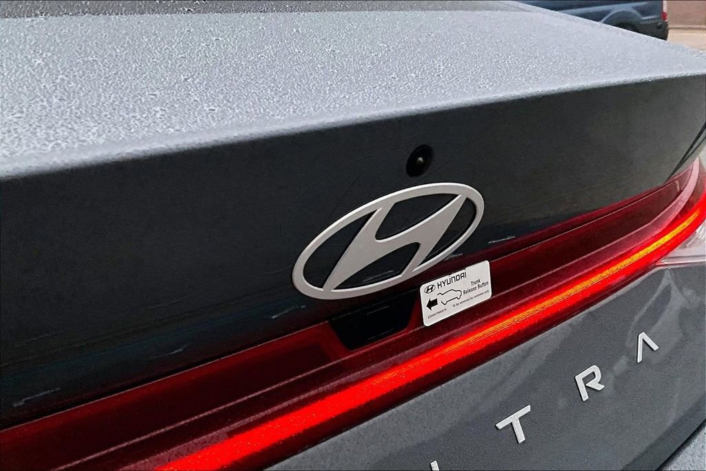 Used 2025 Hyundai Elantra SEL image 31