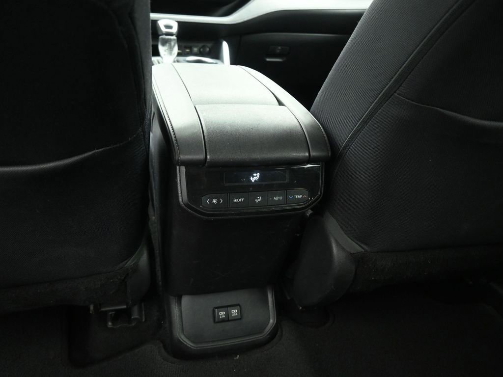 Used 2021 Toyota Highlander LE image 48