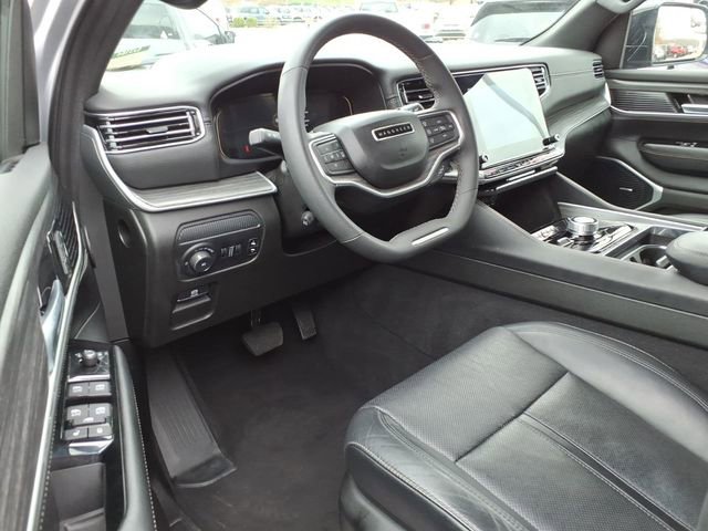 Used 2024 Jeep Wagoneer L Series II w/ Flexible Seating Group AWD/4WD image 19