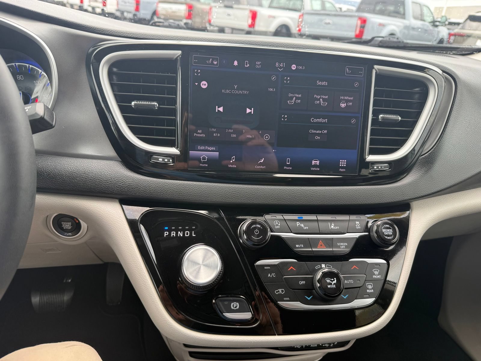 Used 2024 Chrysler Pacifica Touring-L FWD image 15