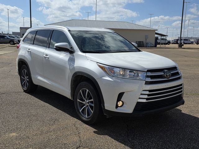 Used 2017 Toyota Highlander XLE image 1