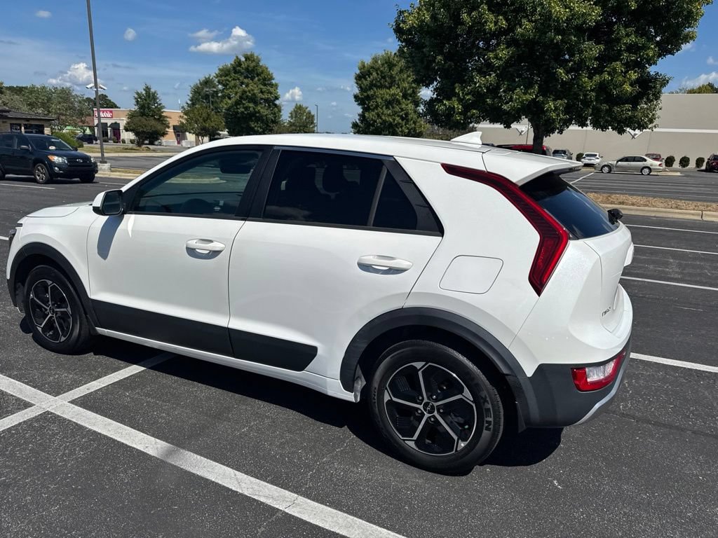 Used 2023 Kia Niro LX FWD image 11