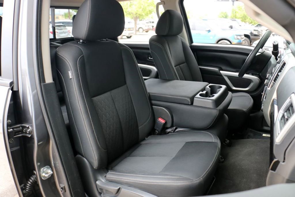 Used 2019 Nissan Titan SV AWD/4WD image 30