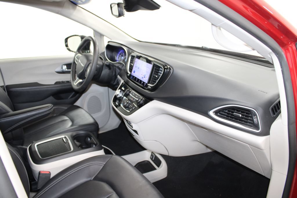 Used 2024 Chrysler Pacifica Touring-L FWD image 29
