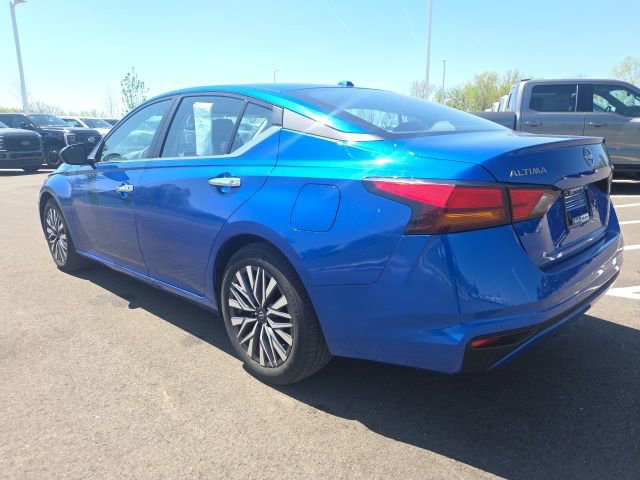 Used 2025 Nissan Altima 2.5 SV FWD image 11