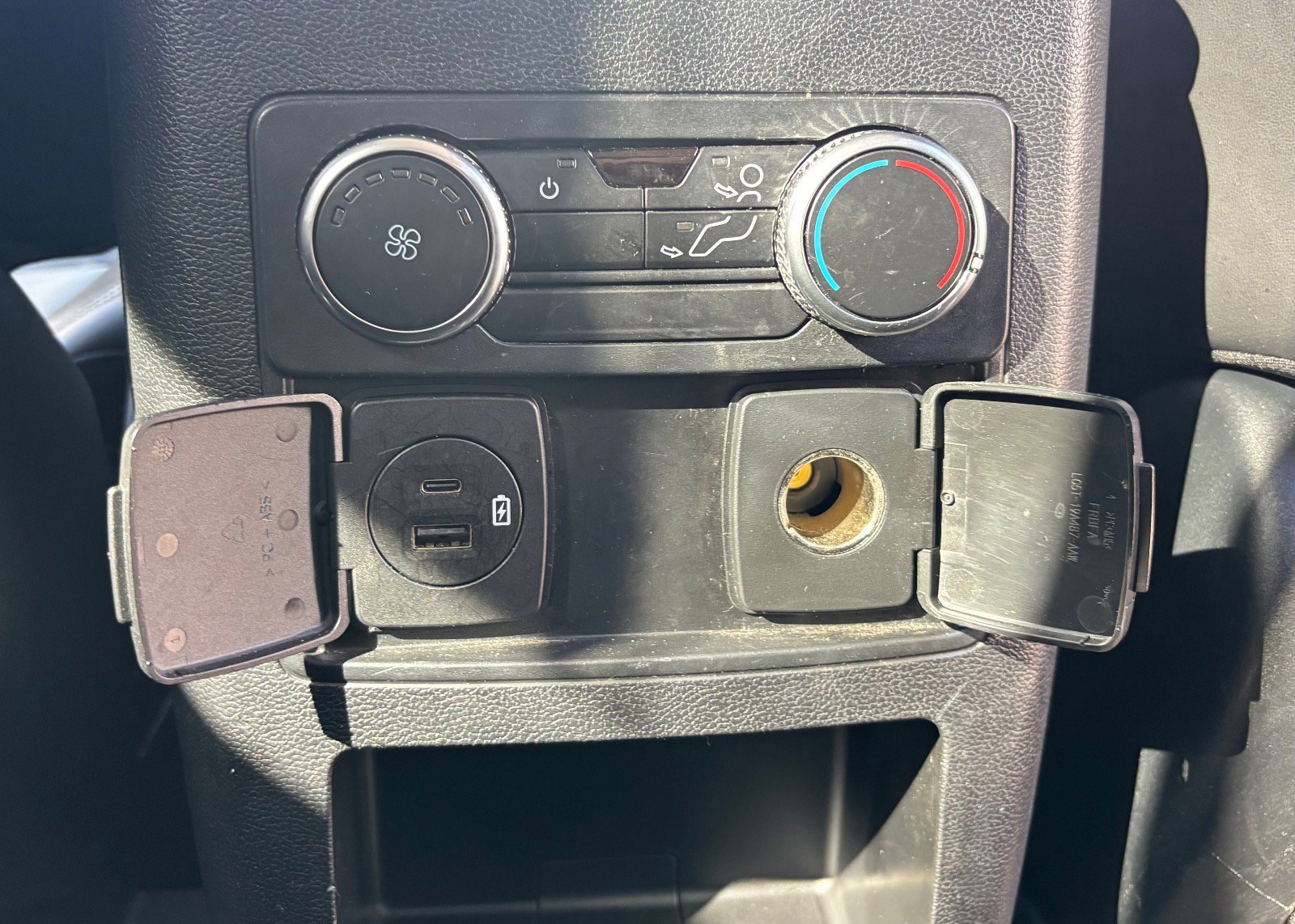 Certified 2022 Ford Explorer XLT w/ Equipment Group 202A image 25