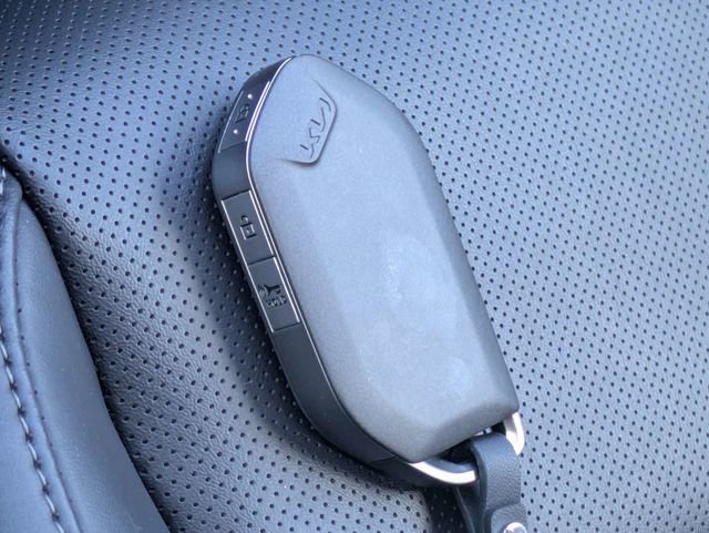 Used 2025 Kia Telluride LX image 29