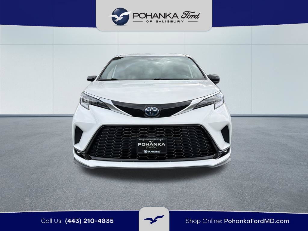 Used 2023 Toyota Sienna XSE w/ XSE Plus Package AWD/4WD image 3