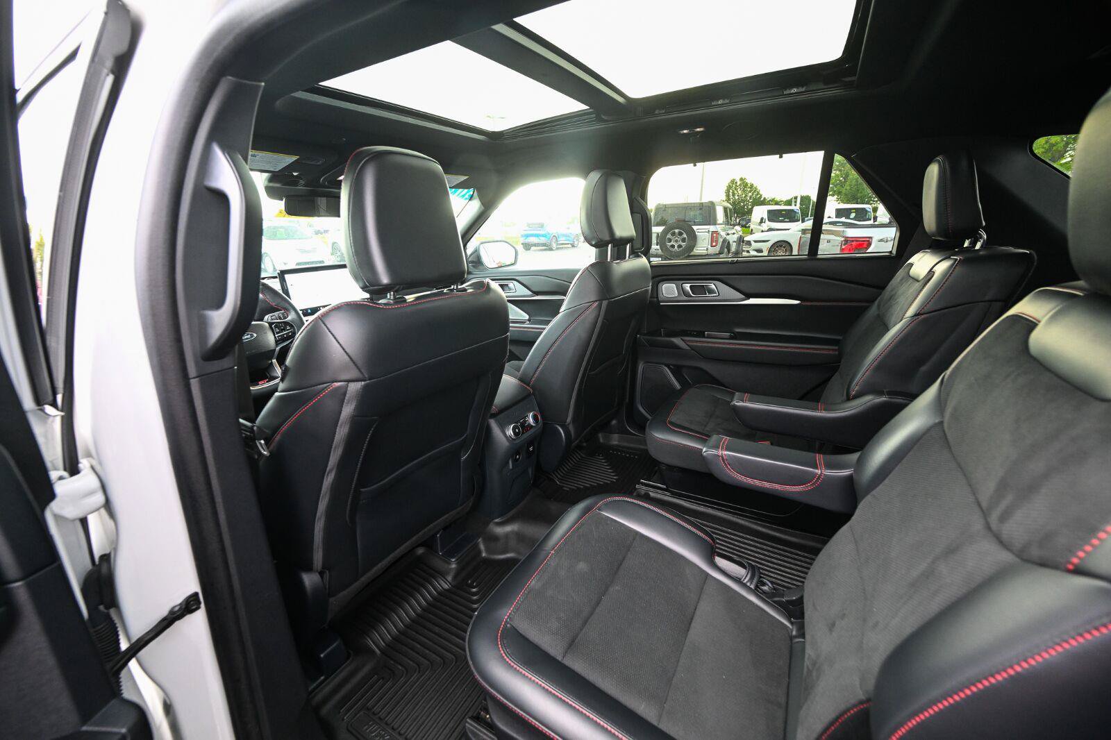 Certified 2025 Ford Explorer ST AWD/4WD image 22