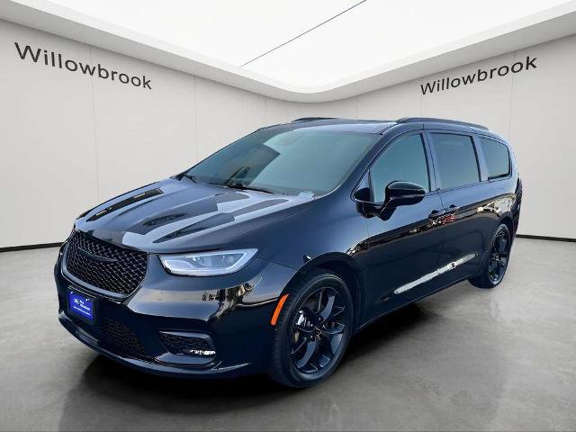 Used 2025 Chrysler Pacifica Limited FWD image 1