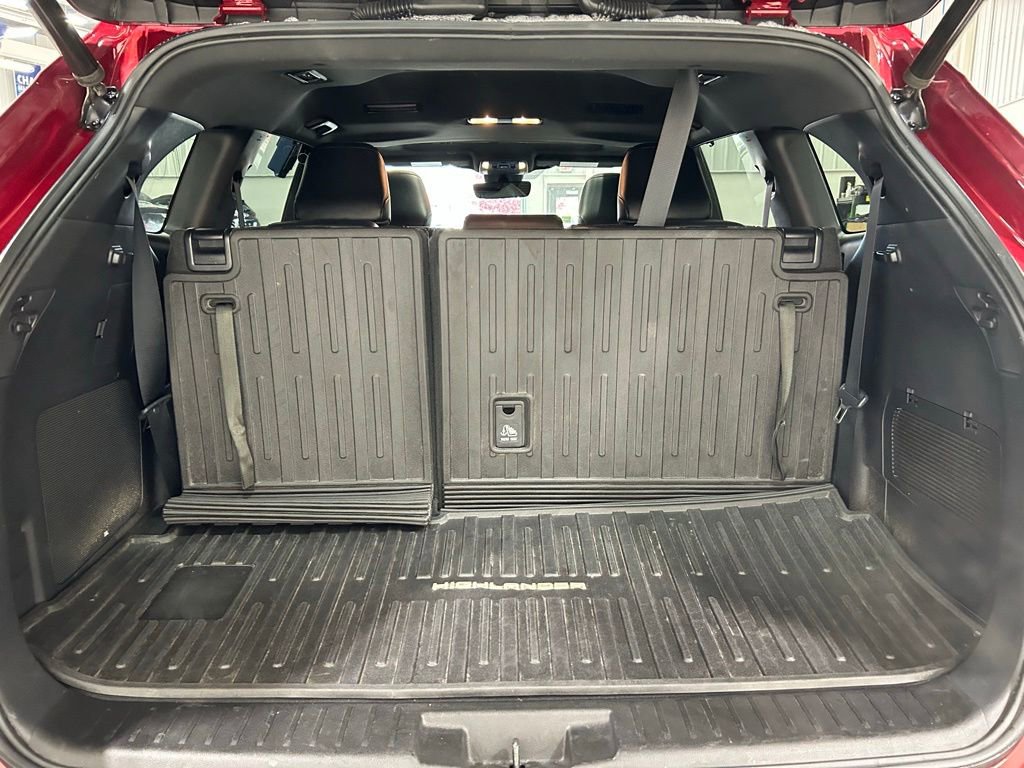 Used 2021 Toyota Highlander XSE AWD/4WD image 28
